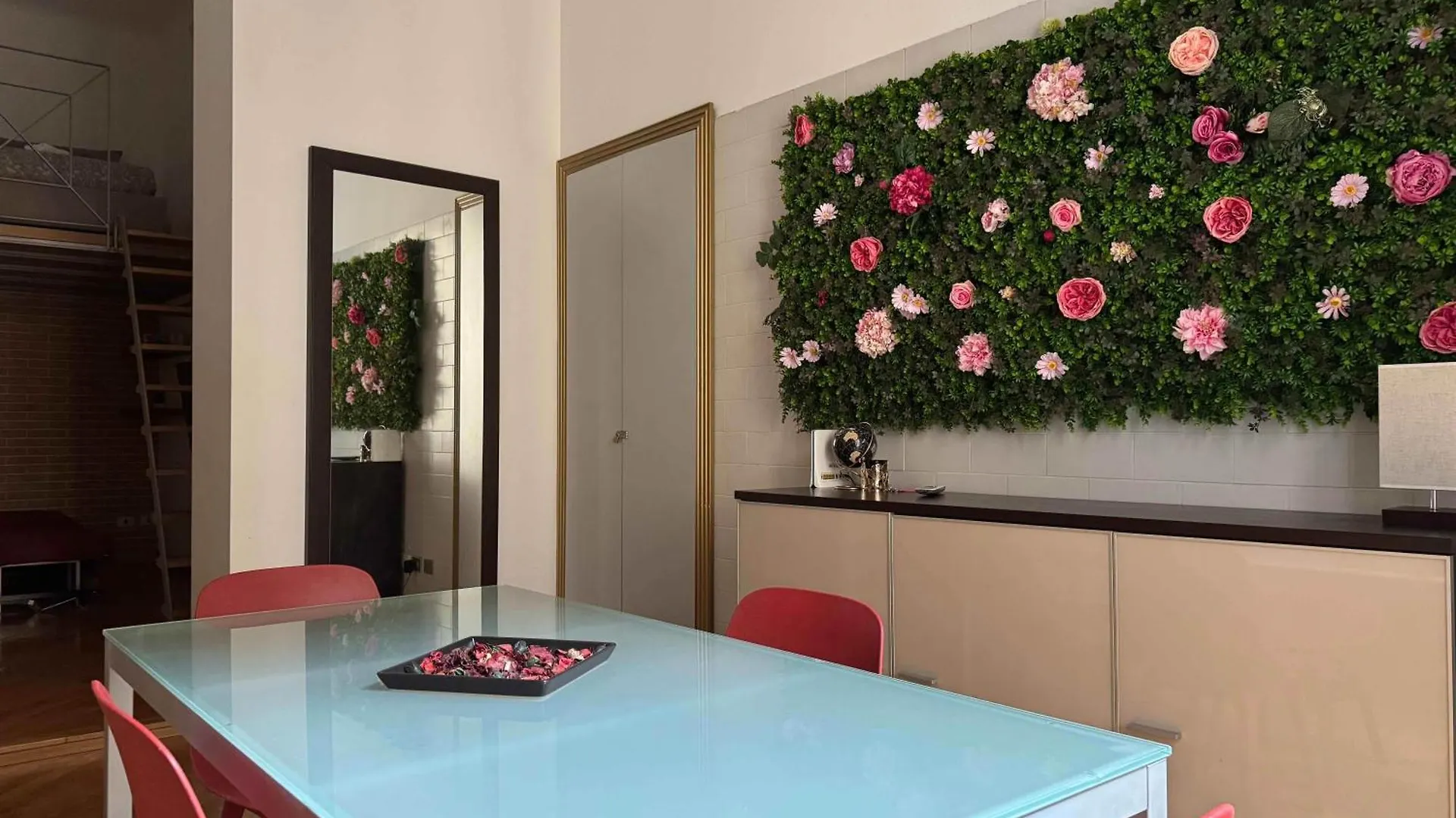 * * Luxury Bijoux In Brera - Centre Of Milan * * location